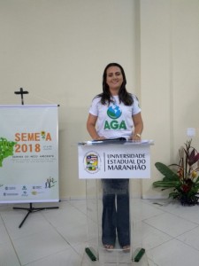 Luciana, direcionando o cerimonial do SEMEIA 2018