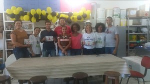 Entrega de cartilhas educativas no Laboratório de meliponicultura