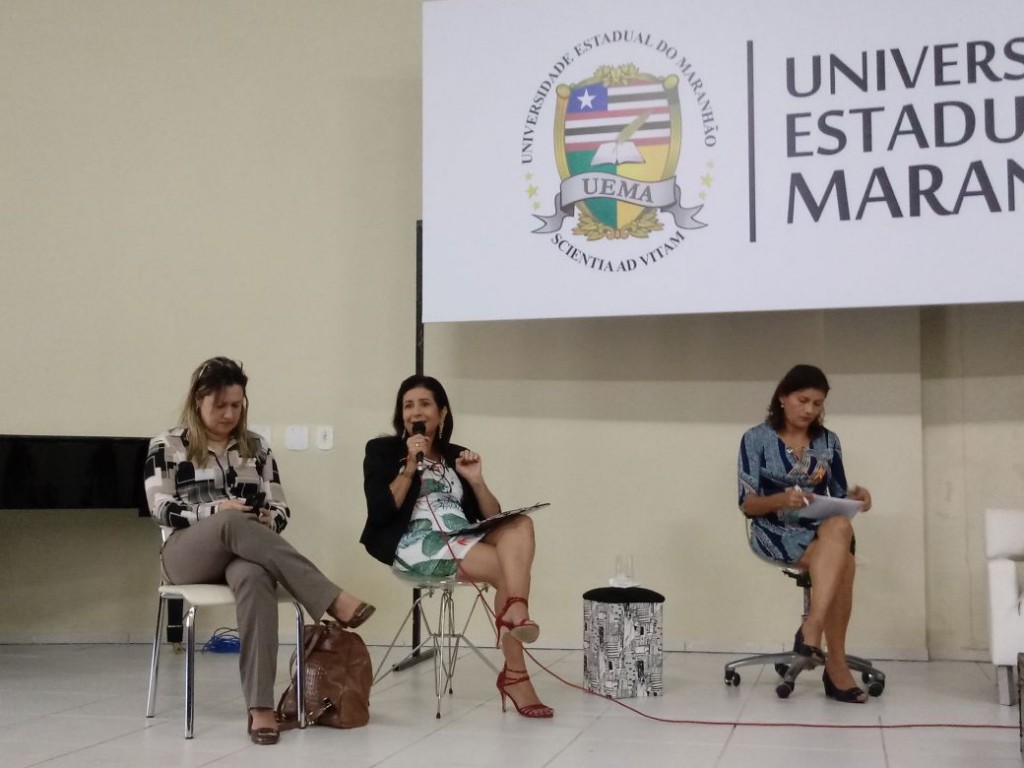 Profª Drª Lígia Almeida falando sobre as causas e consequências do abandono de animais