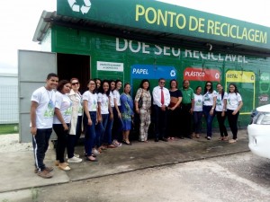 Equipe de bolsistas da AGA recebem a comissão avaliadora