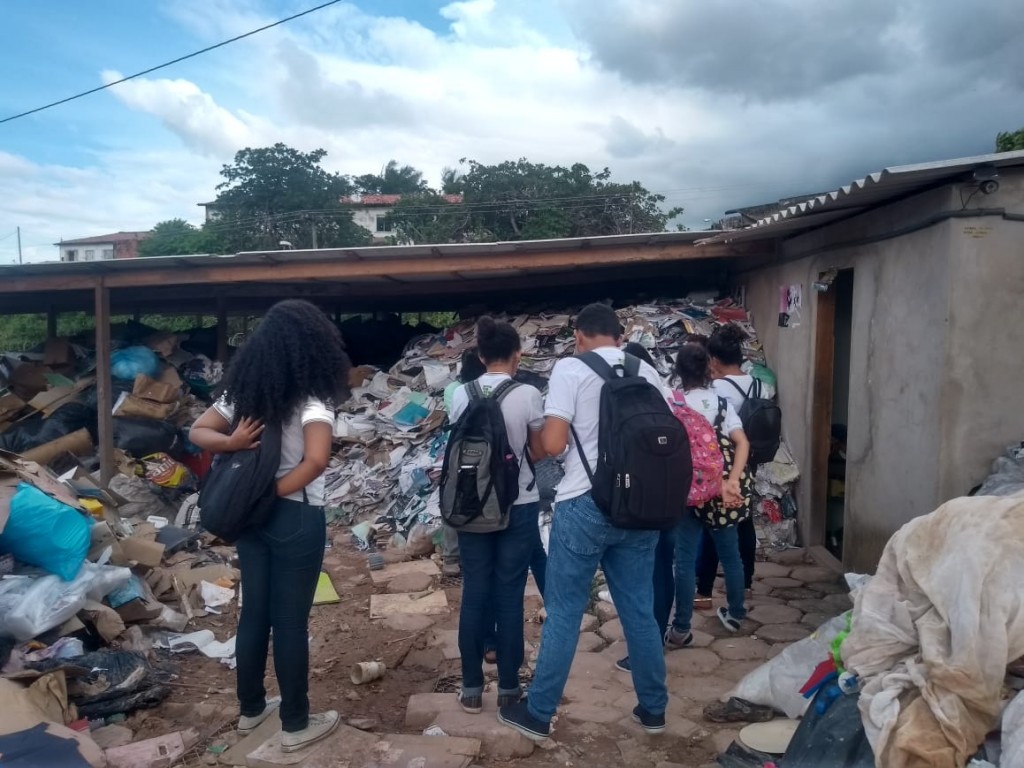 Visita dos bolsistas à cooperativa de reciclagem de São Luís (COOPRESL)