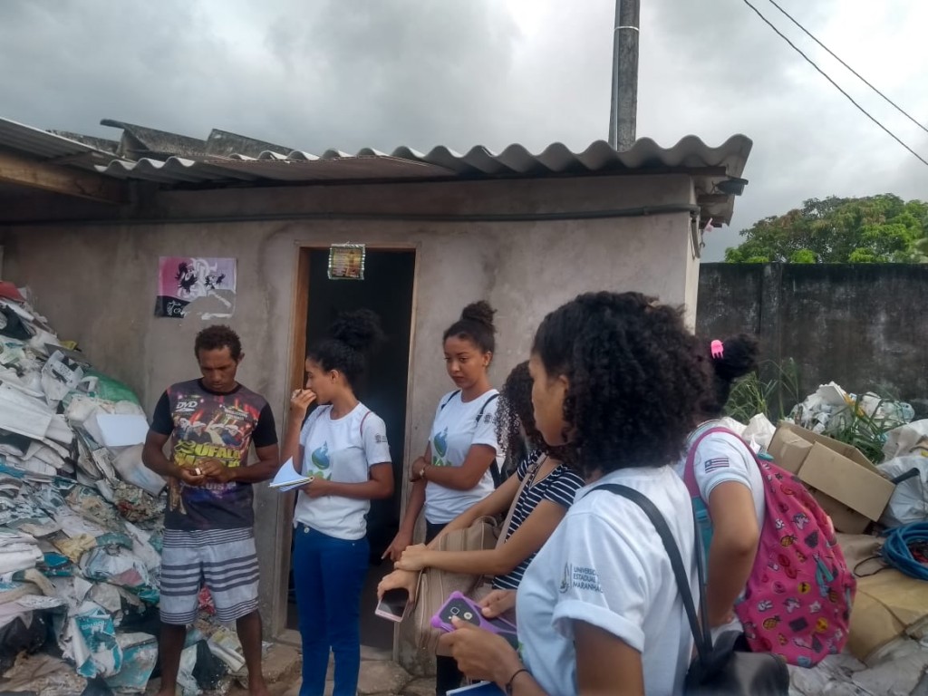 Visita dos bolsistas à cooperativa de reciclagem de São Luís (COOPRESL)