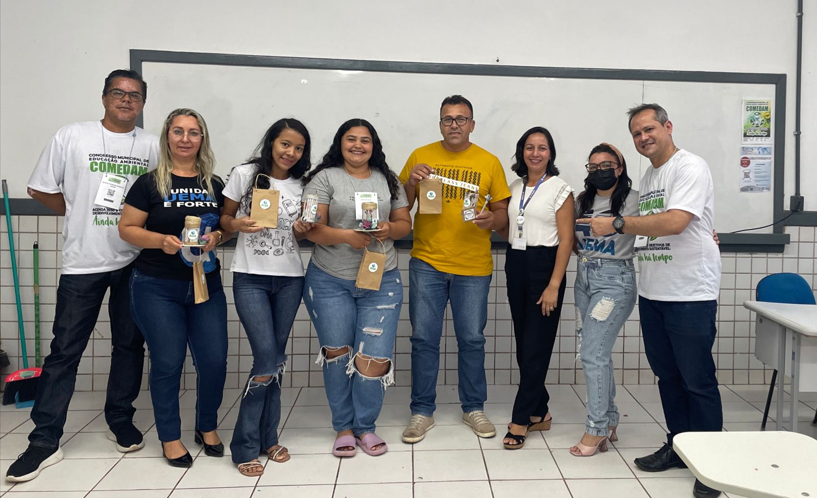 Oficina de Ecokits: reutilizando materiais de expediente
